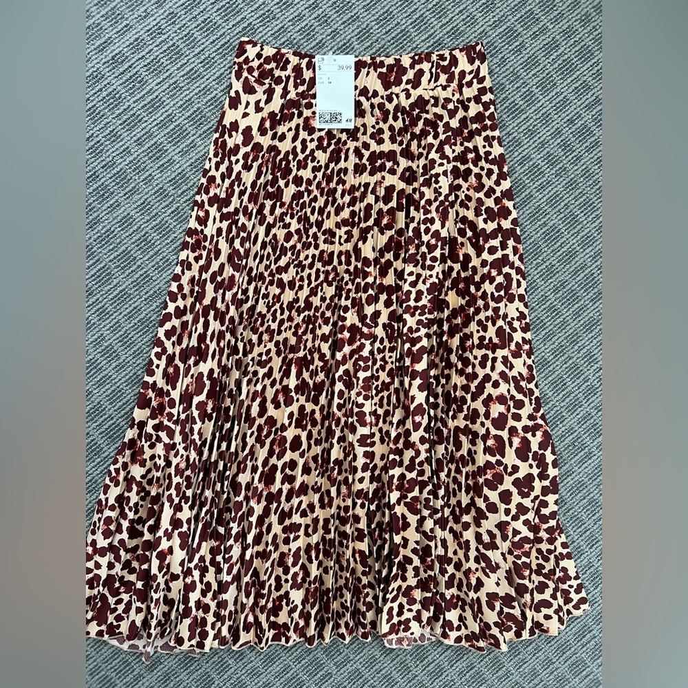 Pleated midi skirt